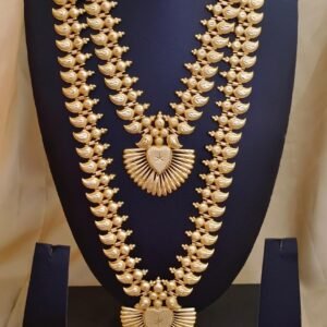 Home handpicked red chillies