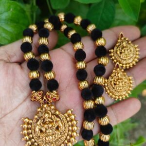 traditional black velvet look necklace